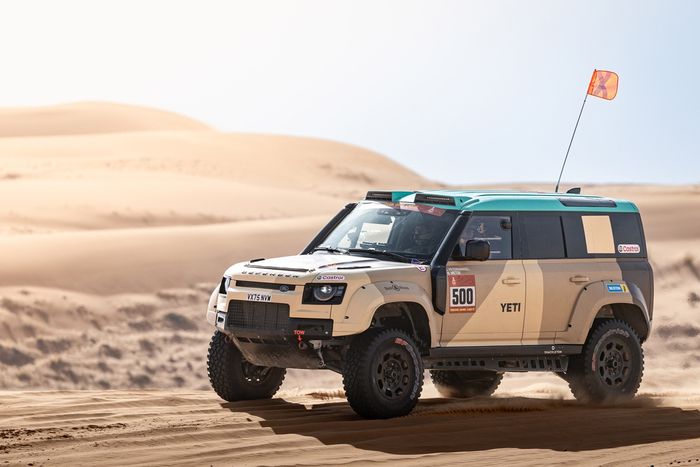 #500 Defender Rally Defender: Stephane Peterhansel, Michael Metge