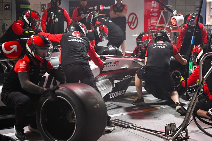 Haas F1 team perform for practicing of changing tires