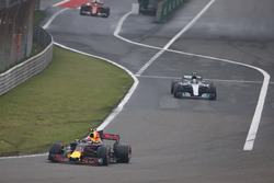 Max Verstappen, Red Bull Racing RB13, leads Valtteri Bottas, Mercedes AMG F1 W08, out of the pits