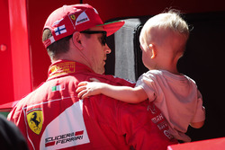 Kimi Raikkonen, Ferrari, con il figlio Robin