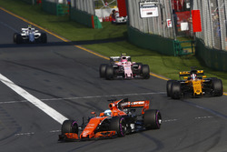 Fernando Alonso, McLaren MCL32, Nico Hulkenberg, Renault Sport F1 Team RS17 y Esteban Ocon, Force In