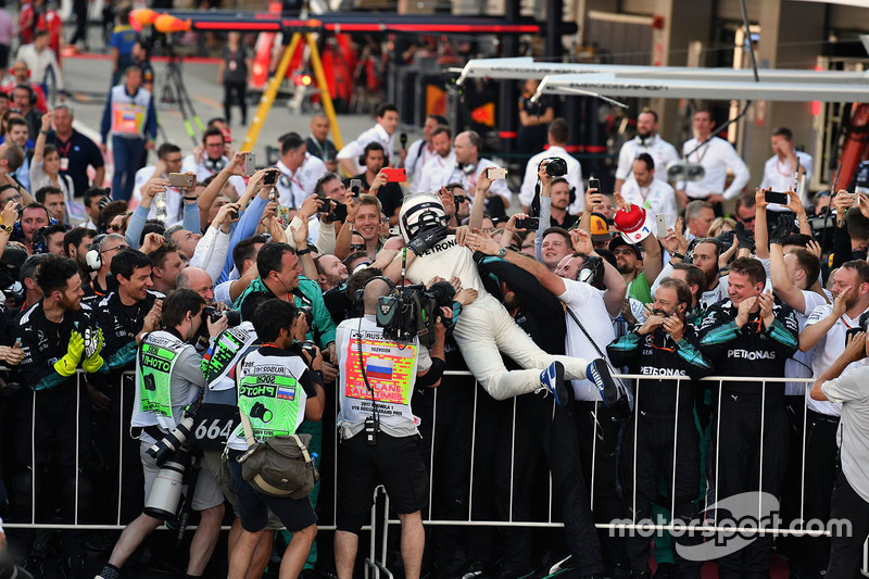 Race winner Valtteri Bottas, Mercedes AMG F1