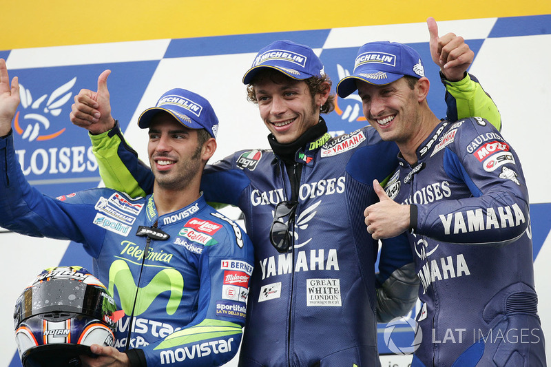 Podium: winnaar Valentino Rossi, tweede Marco Melandri, derde Colin Edwards