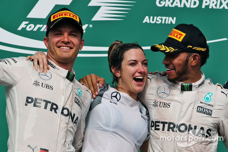 Nico Rosberg, Mercedes AMG F1 con Victoria Vowles, Mercedes AMG F1 y Lewis Hamilton, Mercedes AMG F1