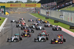 Start: Lewis Hamilton, Mercedes AMG F1; Nico Rosberg, Mercedes AMG F1; Daniel Ricciardo, Red Bull Racing