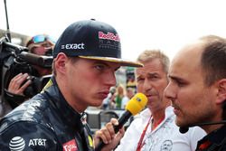 Max Verstappen, Red Bull Racing on the grid with Gianpiero Lambiase, Red Bull Racing Engineer