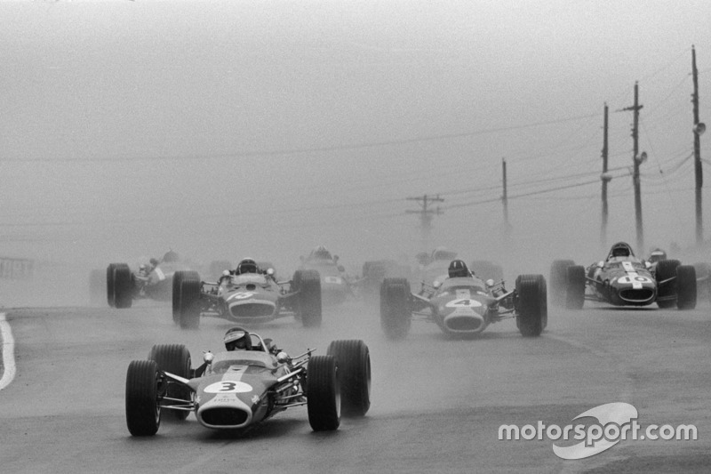 Beim Start in Führung: Jim Clark, Lotus