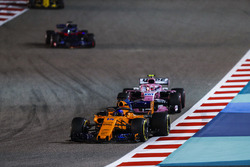 Fernando Alonso, McLaren MCL33 Renault, Esteban Ocon, Force India VJM11 Mercedes, et Brendon Hartley, Toro Rosso STR13 Honda