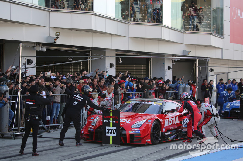 #23 MOTUL AUTECH GT-R