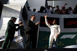 Podio: segundo lugar Lewis Hamilton, Mercedes-AMG