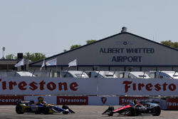 Robert Wickens, Schmidt Peterson Motorsports Honda et Alexander Rossi, Andretti Autosport Honda se crashent dans le premier virage