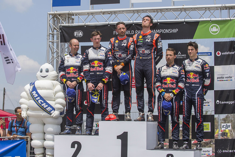 Podium : les vainqueurs Thierry Neuville, Nicolas Gilsoul, Hyundai Motorsport, les deuxièmes Elfyn Evans, Daniel Barritt, M-Sport