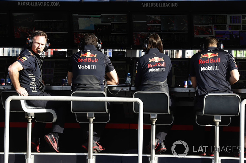 Christian Horner, Team Principal, Red Bull Racing, and the Red Bull team on the pit wall