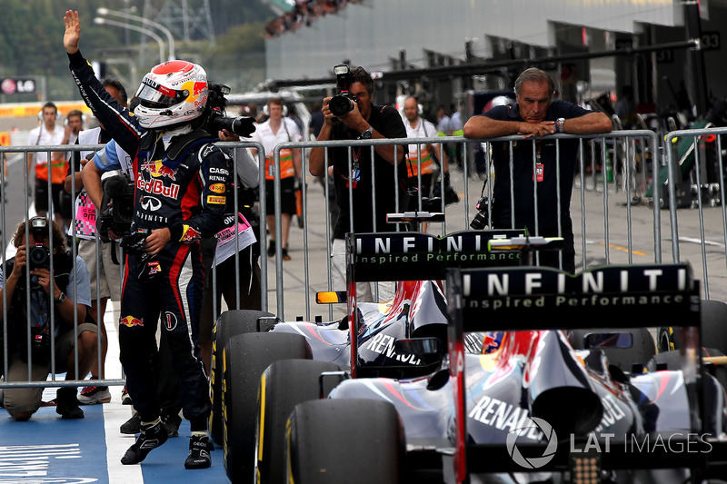 Sebastian Vettel, Red Bull Racing pole pozisyonunu kutluyor