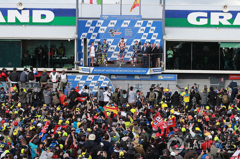 Podium : le vainqueur Marc Marquez, Repsol Honda Team, le deuxième, Valentino Rossi, Yamaha Factory Racing, le troisième, Maverick Viñales, Yamaha Factory Racing