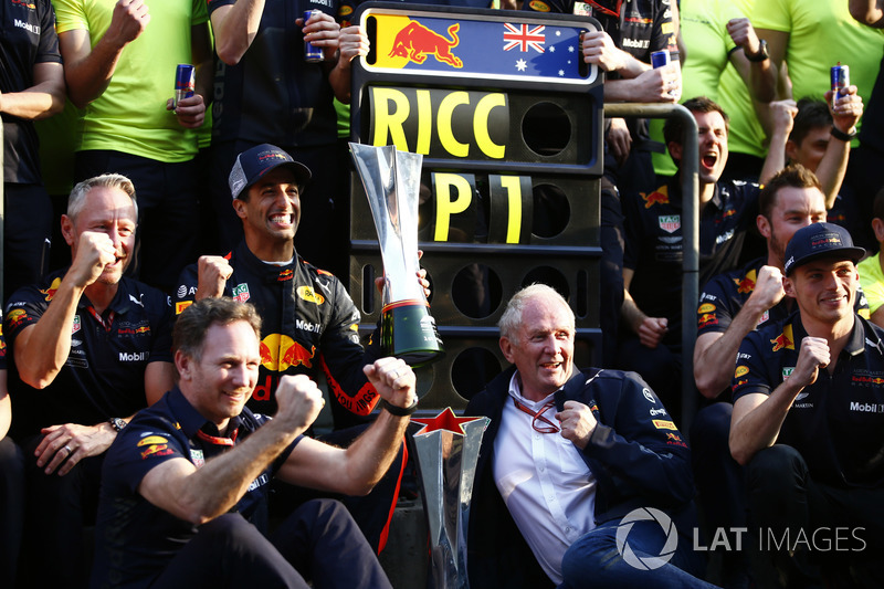 Race winner Daniel Ricciardo, Red Bull Racing, Jonathan Wheatley, Team Manager, Red Bull Racing, Christian Horner, Team Principal, Red Bull Racing, Helmut Markko, Consultant, Red Bull Racing, Max Verstappen, Red Bull Racing, and the Red Bull team celebrate victory