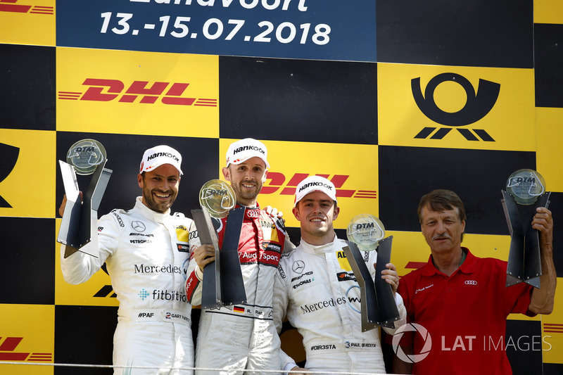 Подіум: Рене Раст, Audi Sport Team Rosberg, друге місце Гері Паффетт, Mercedes-AMG Team HWA, третє місце Пол ді Реста, Mercedes-AMG Team HWA