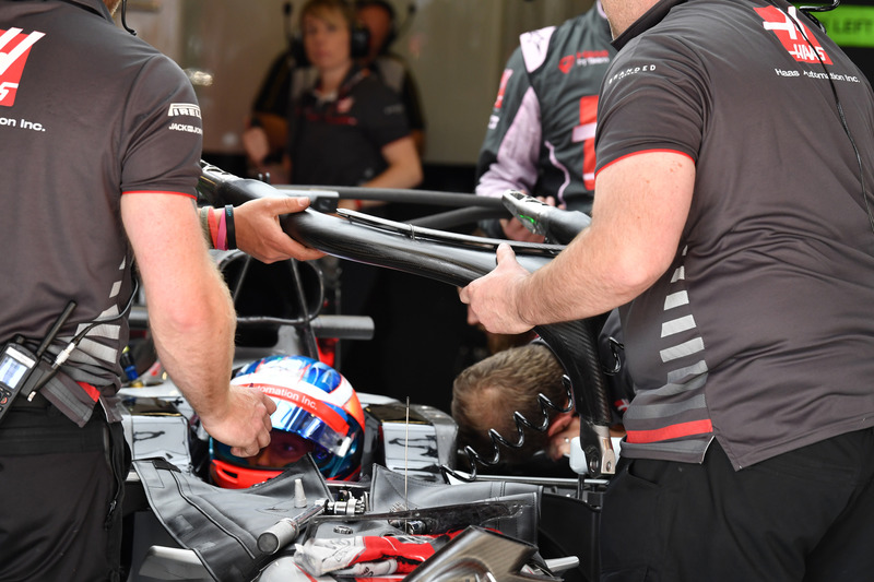 Romain Grosjean, Haas F1 Team VF-18 and mechanics with halo