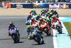 Valentino Rossi, Yamaha Factory Racing leads at the start