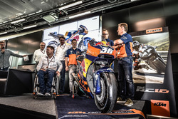 Mika Kallio, Sebastian Risse, Pit Beirer et Mike Leitner dévoilent la KTM MotoGP