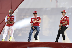 Maurizio Arrivabene, Ferrari Team Principal; Kimi Seb