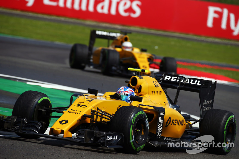 Jolyon Palmer, Renault Sport F1 Team RS16 y Kevin Magnussen, Renault Sport F1 Team RS16