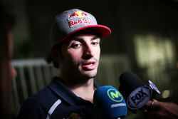 Carlos Sainz Jr., Scuderia Toro Rosso con los medios