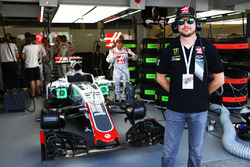 Kurt Busch, piloto de NASCAR en el equipo Haas F1 Team