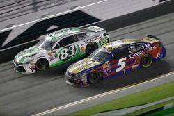Matt DiBenedetto, BK Racing Toyota, Kasey Kahne, Hendrick Motorsports Chevrolet