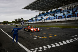 Drapeau à damier #38 G-Drive Racing Gibson 015S-Nissan: Simon Dolan, Giedo van der Garde, Harry Tincknell