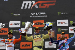Il podio: da sinistra Antonio Cairoli, Tim Gajser e Romain Febvre