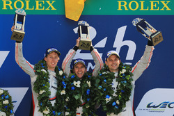 Podio: i vincitori della gara Timo Bernhard, Earl Bamber, Brendon Hartley, Porsche Team