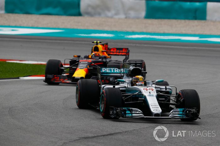 Lewis Hamilton, Mercedes AMG F1 W08, Max Verstappen, Red Bull Racing RB13