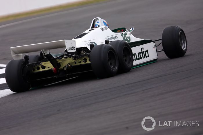 Paul di Resta, en el  Williams FW08B Cosworth 1982 de 6 ruedas coche de F1