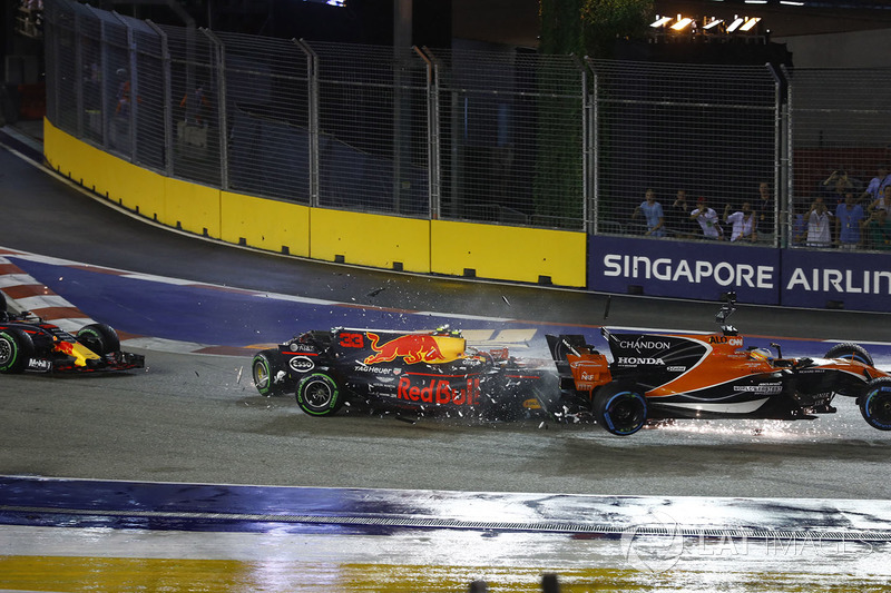 Max Verstappen, Red Bull Racing RB13 crashes into the back of Fernando Alonso, McLaren MCL32