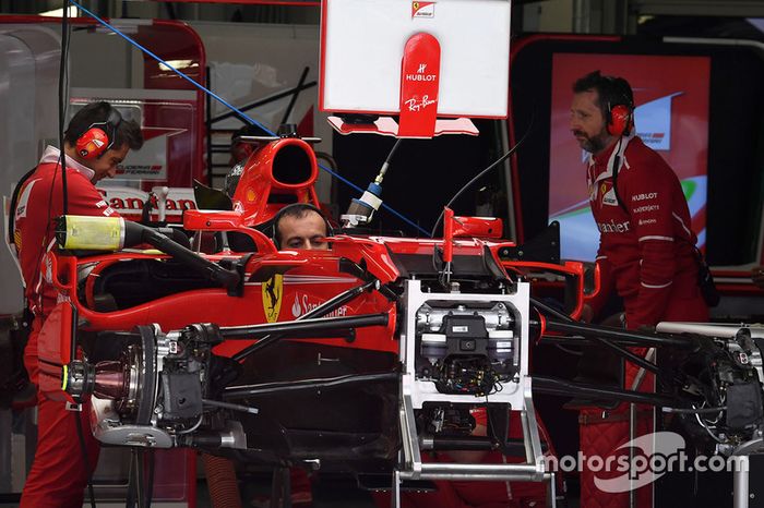 Ferrari SF70H detalle del chasis y frenos delanteros
