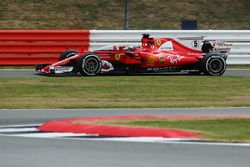 Sebastian Vettel, Ferrari SF70H, con el escudo de la cabina