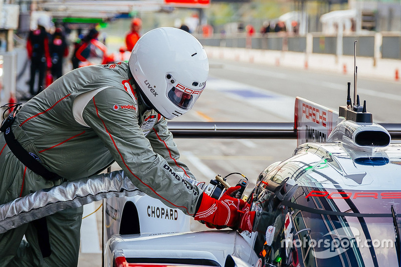 Tankstopp: #1 Porsche Team, Porsche 919 Hybrid: Neel Jani, Andre Lotterer, Nick Tandy