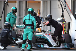 Lewis Hamilton, Mercedes AMG F1 F1 W08 makes a pitstop to change the cockpit surround