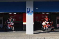 Lorenzo Savadori, Milwaukee Aprilia World Superbike Team, Eugene Laverty, Milwaukee Aprilia World Superbike Team