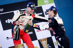 Podium : le vainqueur Jari-Matti Latvala, Toyota Racing et le troisième, Sébastien Ogier, M-Sport