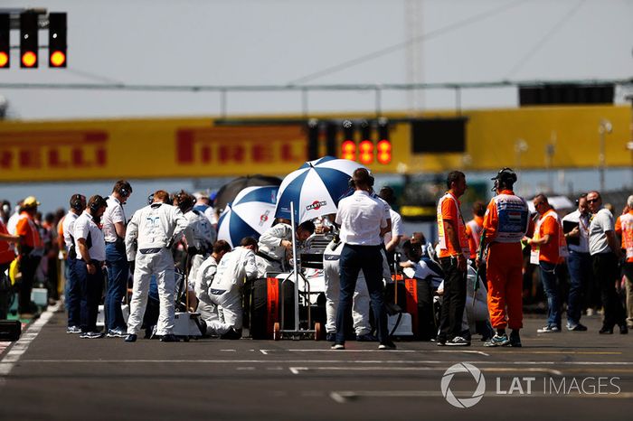 Paul di Resta, Williams FW40, en la parte trasera de la rejilla