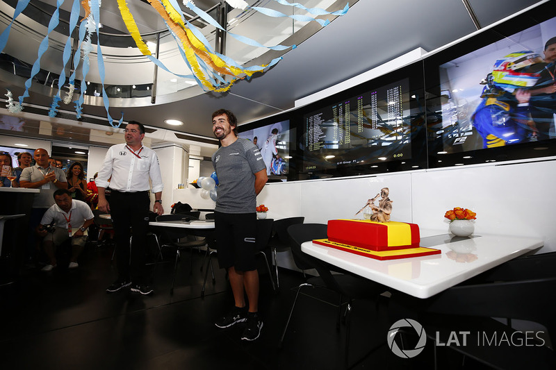 Fernando Alonso, McLaren doğum gününü kutluyor
