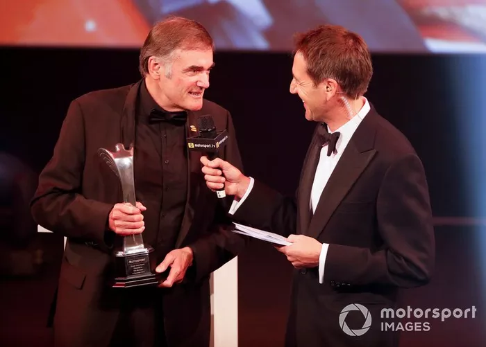 Dick Bennetts riceve il Gregor Grant Award