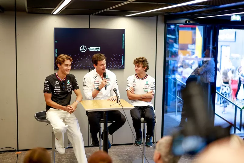 Andrea Kimi Antonelli, George Russell, Toto Wolff, Team Principal et CEO, Mercedes-AMG F1 Team