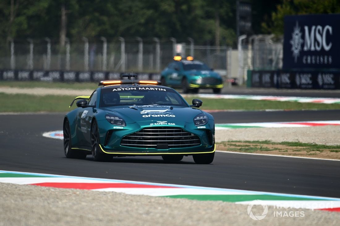 O Aston Martin Vantage Safety Car
