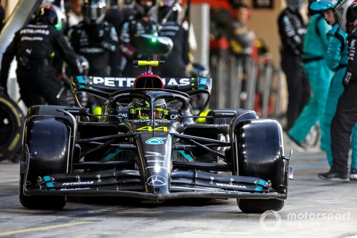 Lewis Hamilton, Mercedes F1 W14, hace una parada