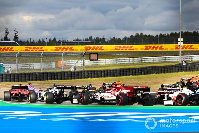 Daniil Kvyat, AlphaTauri AT01, Kimi Raikkonen, Alfa Romeo Racing C39, Kevin Magnussen, Haas VF-20