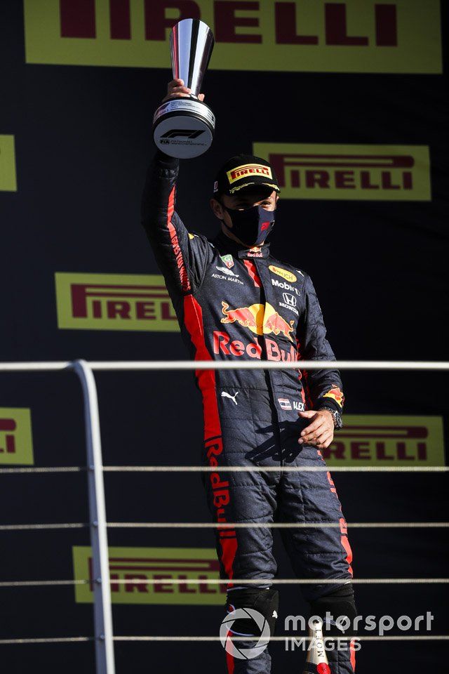 Podio: tercer lugar Alex Albon, Red Bull Racing