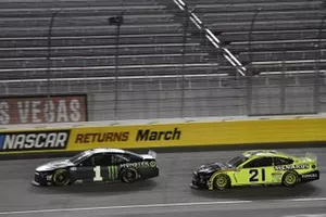 #1: Kurt Busch, Chip Ganassi Racing, Chevrolet Camaro Monster Energy #21: Matt DiBenedetto, Wood Brothers Racing, Ford Mustang Menards/Duracell